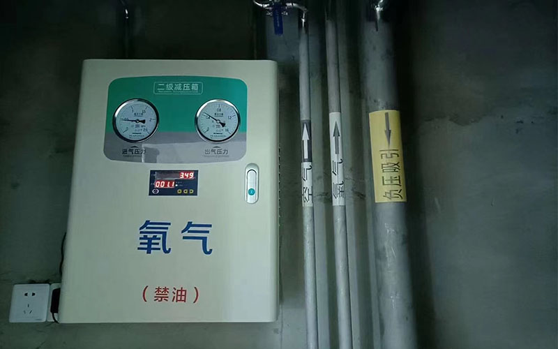 氧氣二級穩(wěn)壓箱安裝效果